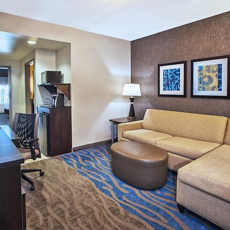 Holiday Inn Express & Suites Dayton South - I-675 By Ihg Shanersville Exterior photo