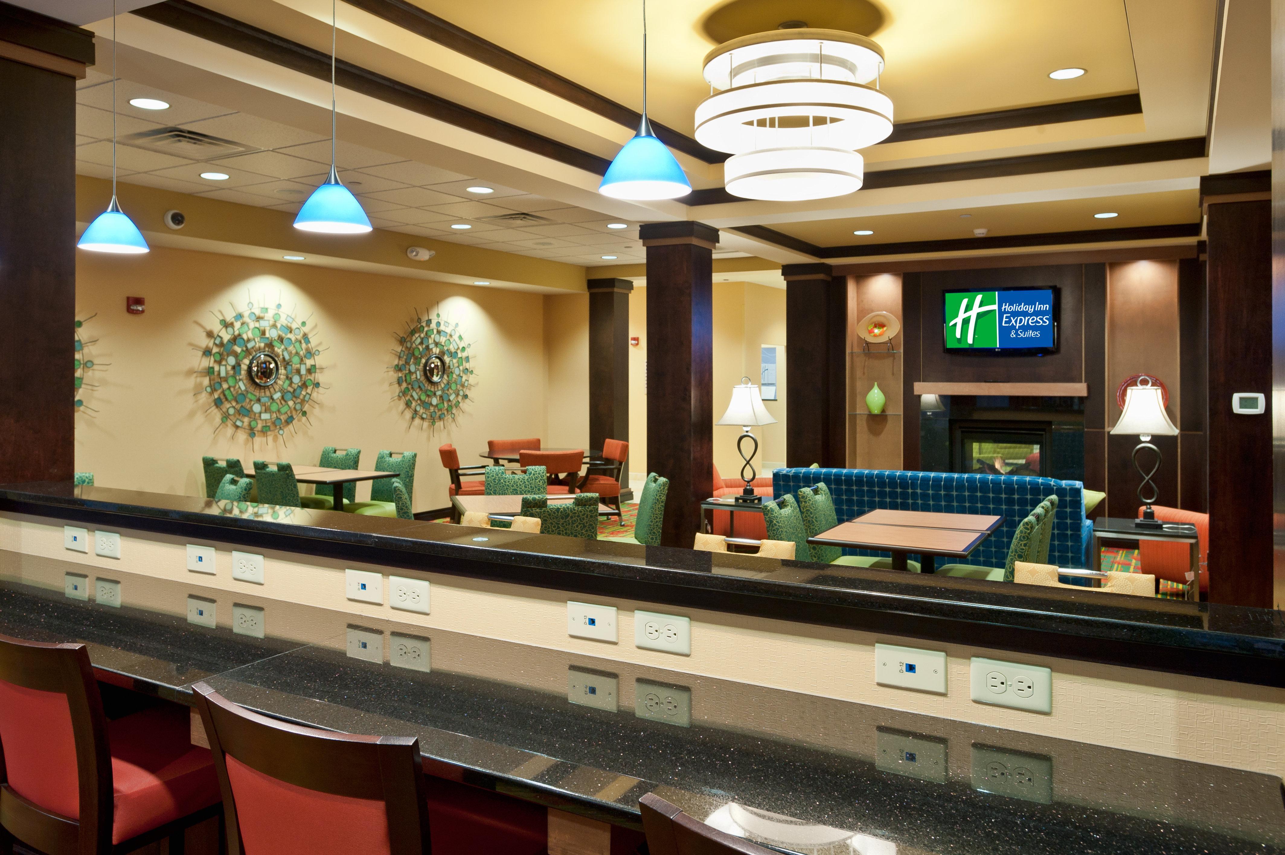 Holiday Inn Express & Suites Dayton South - I-675 By Ihg Shanersville Exterior photo